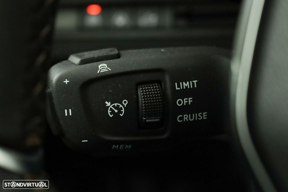 Peugeot 3008 1.2 Hybrid Allure e-DCS6 - 18