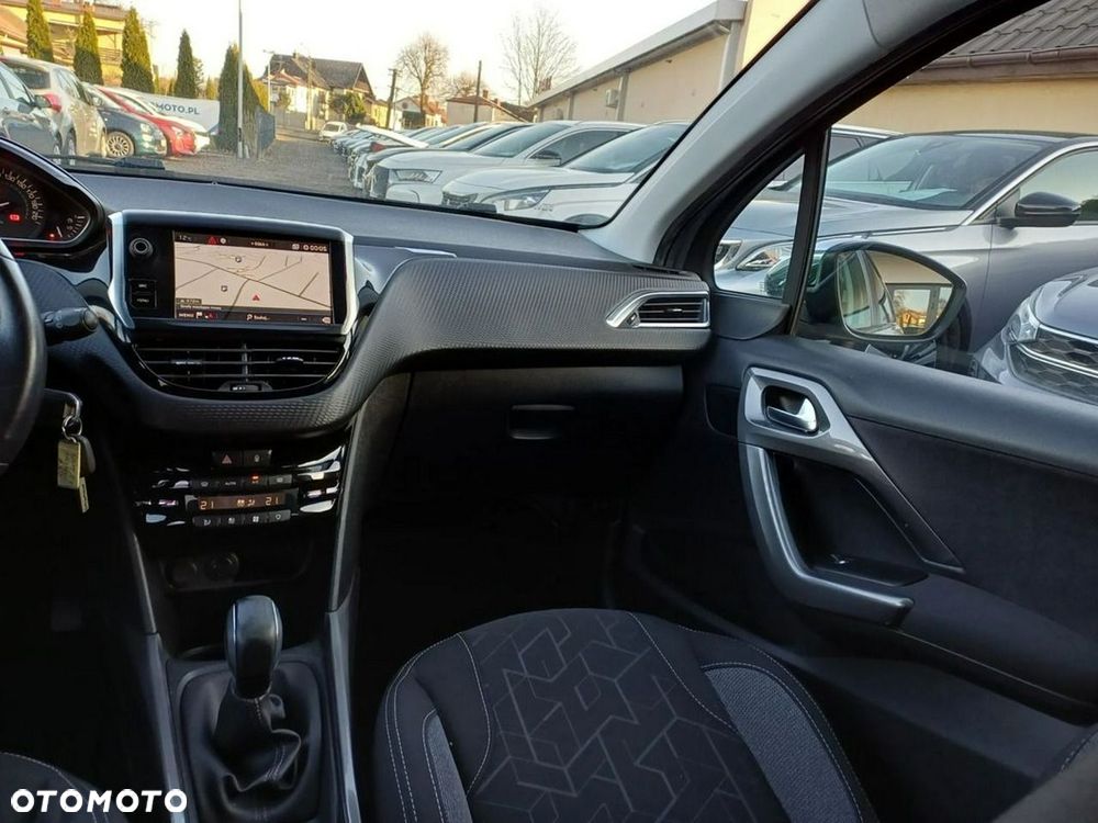 Peugeot 2008 1.2 Pure Tech Style - 20