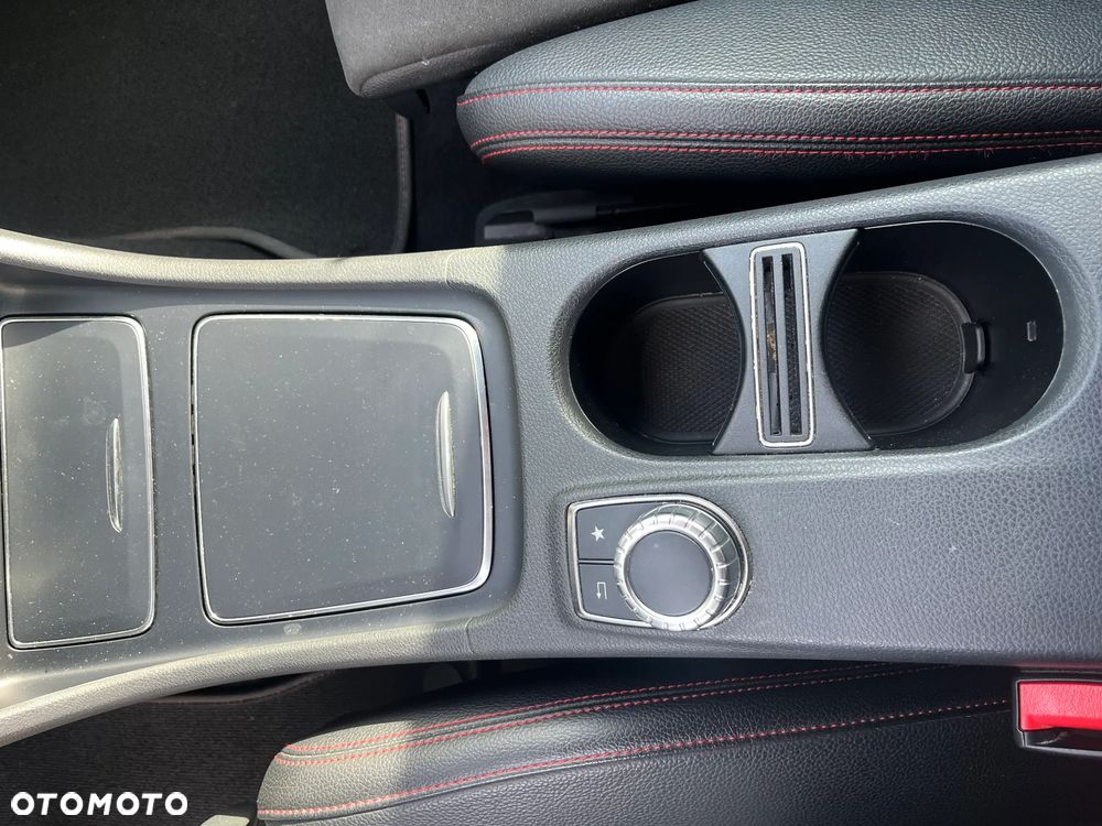 Mercedes-Benz GLA 200 7G-DCT AMG Line - 18