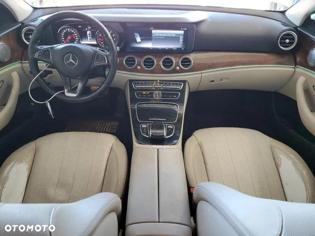 Mercedes-Benz Klasa E 300 9G-TRONIC Exclusive - 8
