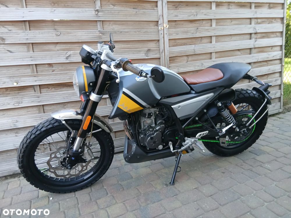 Mondial HPS 125 - 4