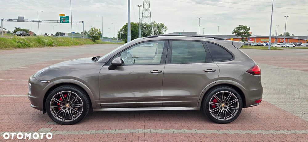 Porsche Cayenne - 4