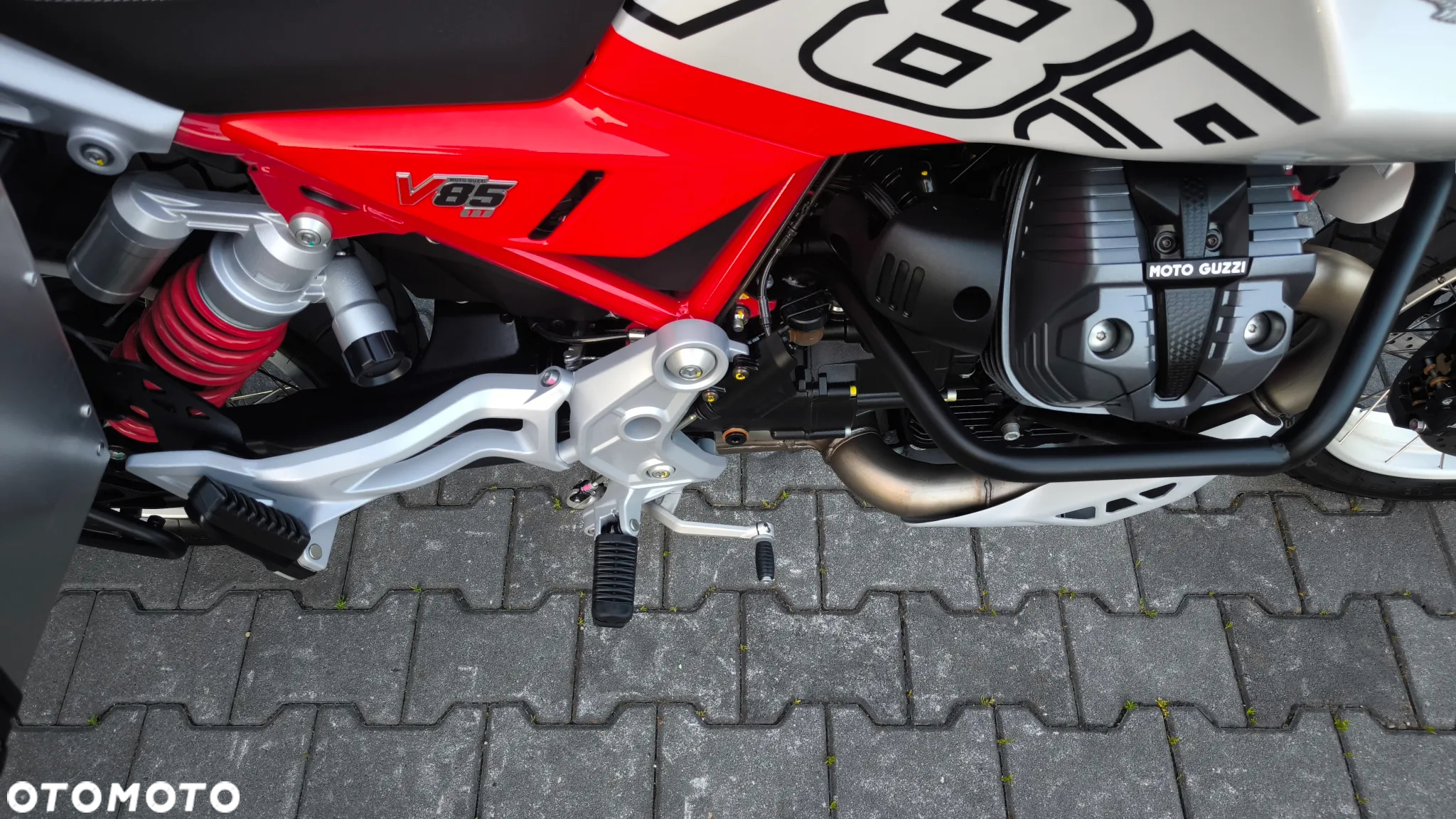 Moto Guzzi V85 - 31