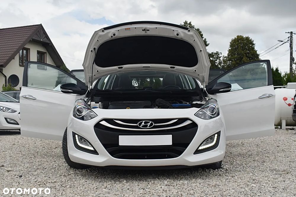 Hyundai i30 1.6 D Premium - 12