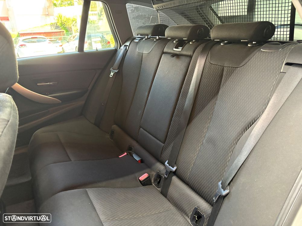 BMW 320 d Aut. Sport Line - 39