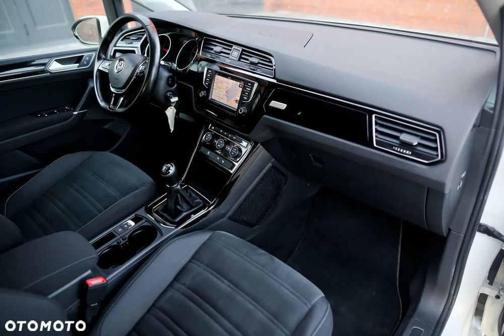 Volkswagen Touran 2.0 TDI SCR Highline - 24