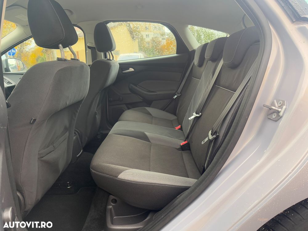 Ford Focus 1.6 TDCI DPF Ambiente - 19