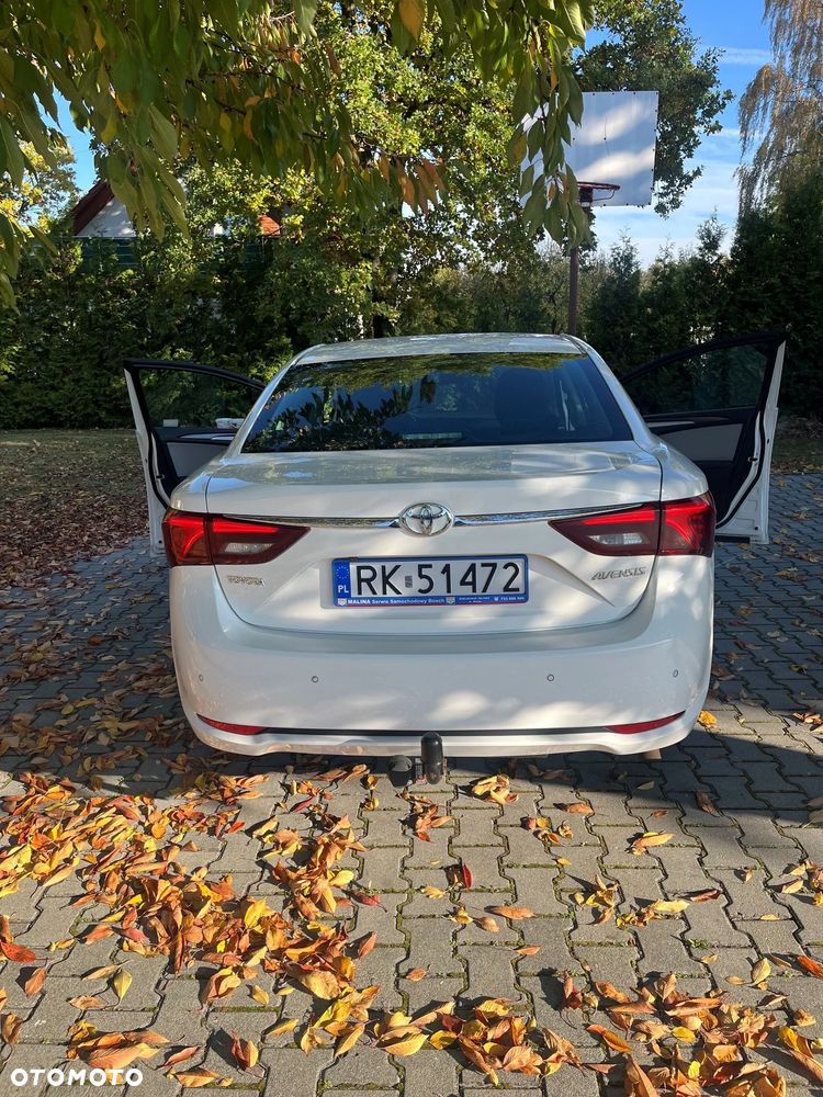 Toyota Avensis 2016 photo 2