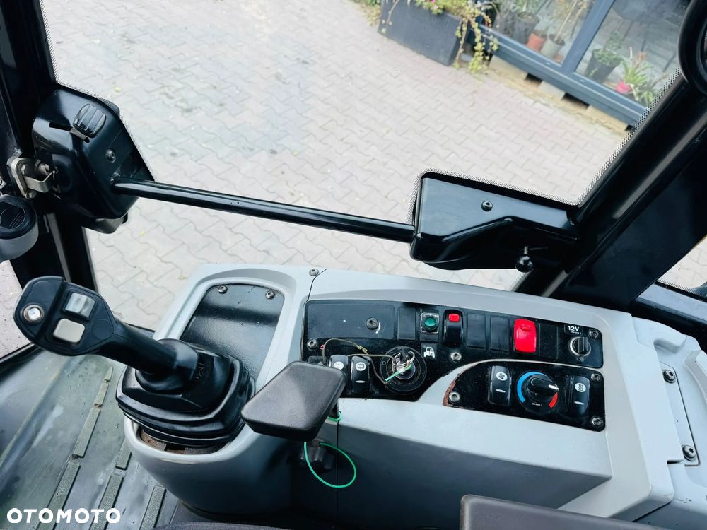 Caterpillar 908H - 18