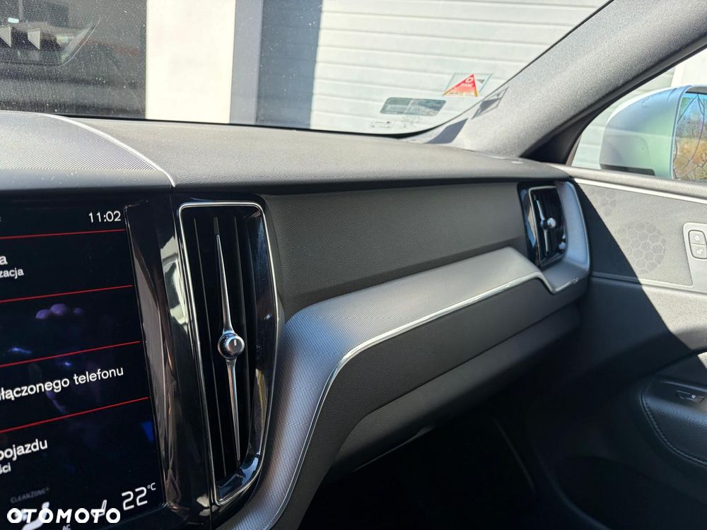 Volvo XC 60 T5 AWD R-Design - 19