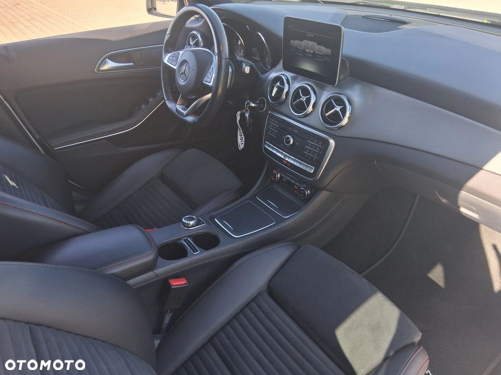 Mercedes-Benz GLA - 16