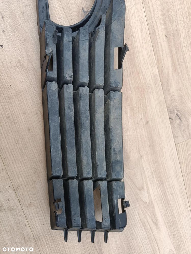 AUDI A8 D3 LIFT KRATKA ZDERZAKA PRAWA 4E0807682AD - 9