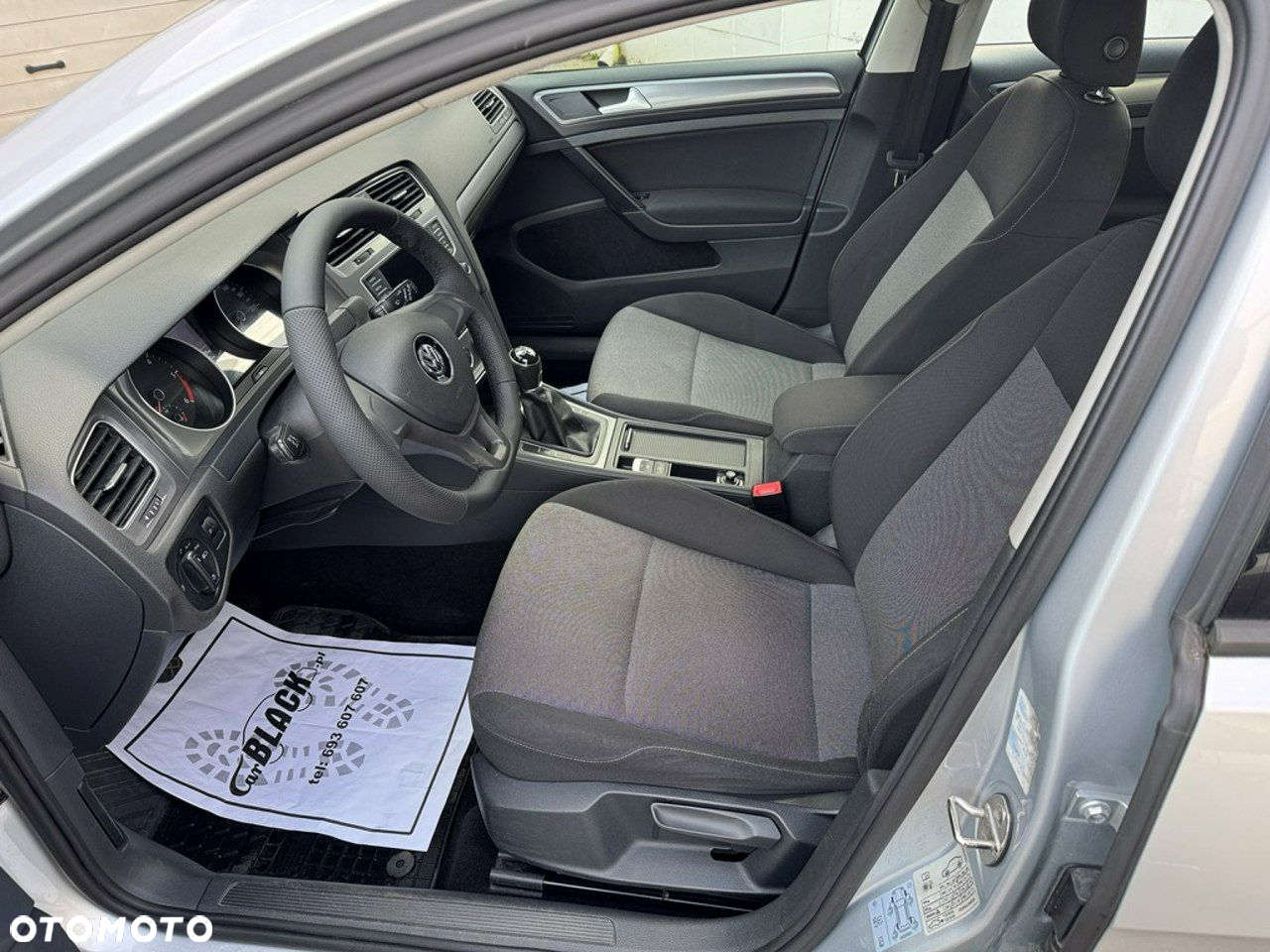 Volkswagen Golf - 6