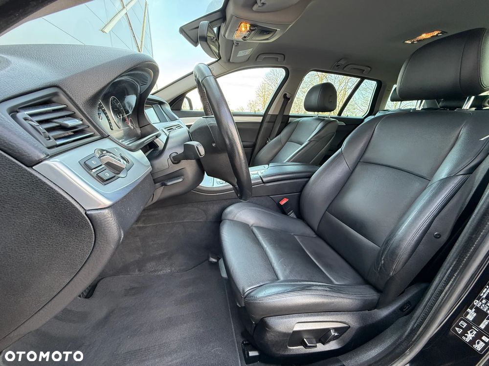 BMW Seria 5 520d xDrive - 12