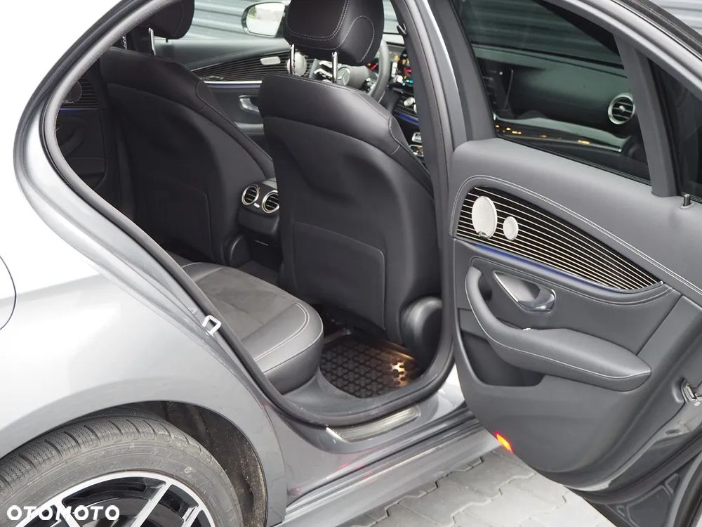 Mercedes-Benz Klasa E 220 d 4-Matic AMG - 8