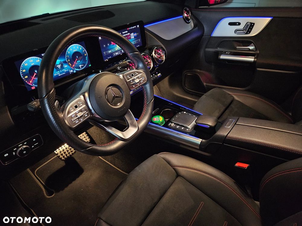 Mercedes-Benz GLA - 25