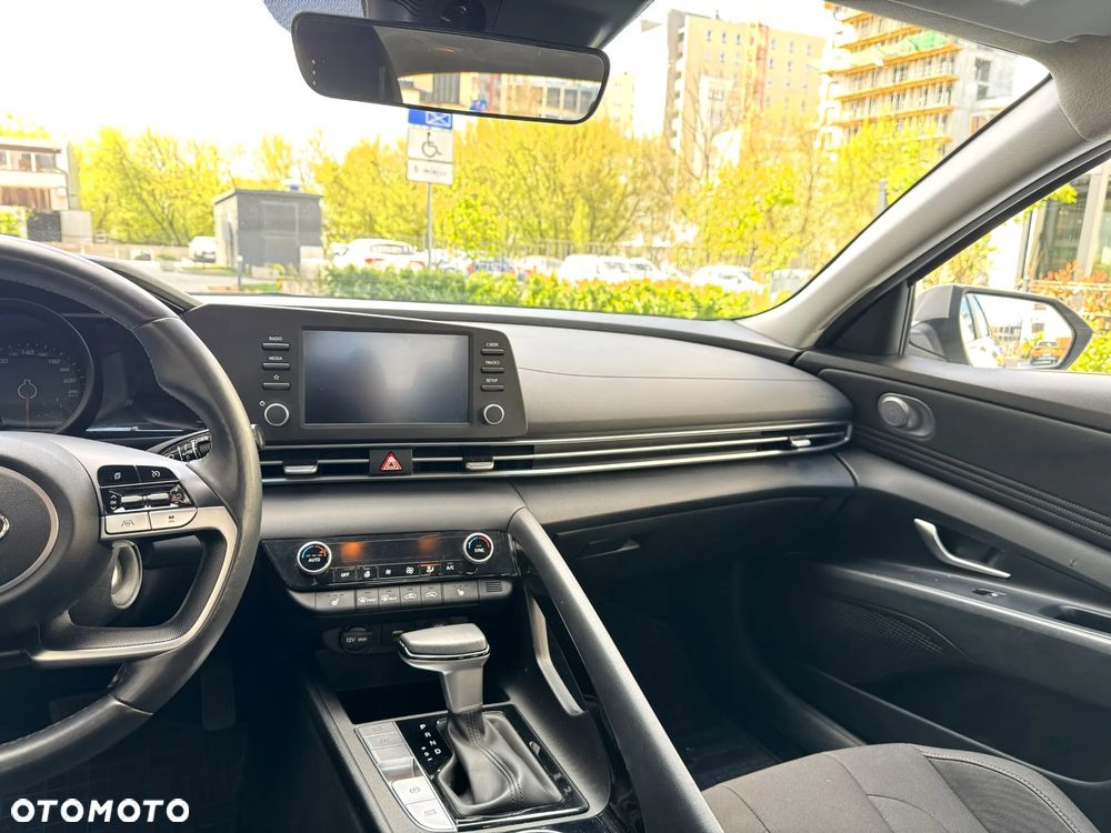 Hyundai Elantra 1.6 Smart CVT - 15