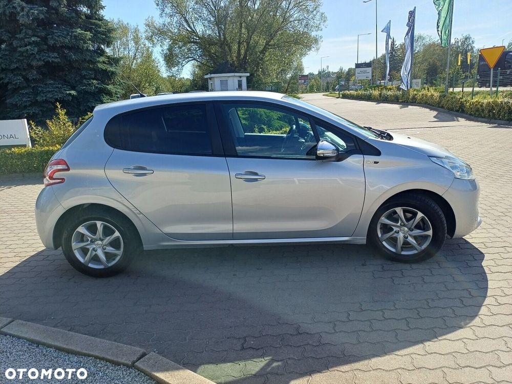 Peugeot 208 1.2 PureTech Style - 8