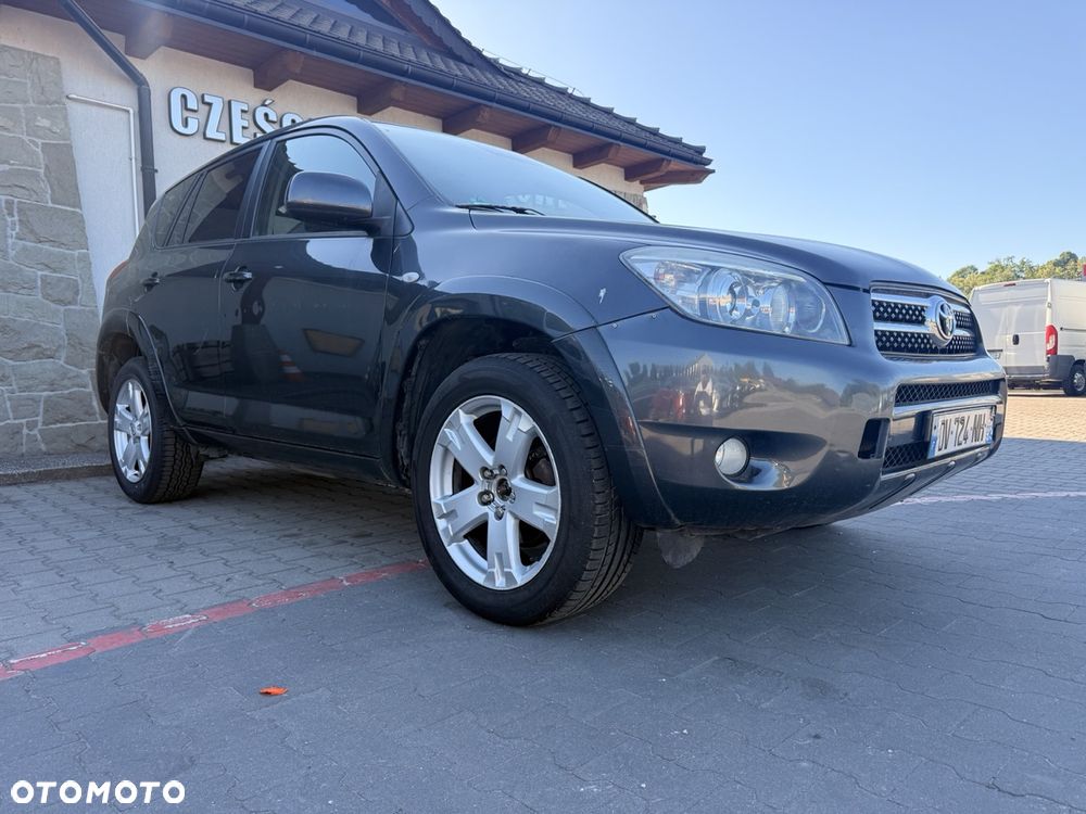 Toyota RAV4 - 1