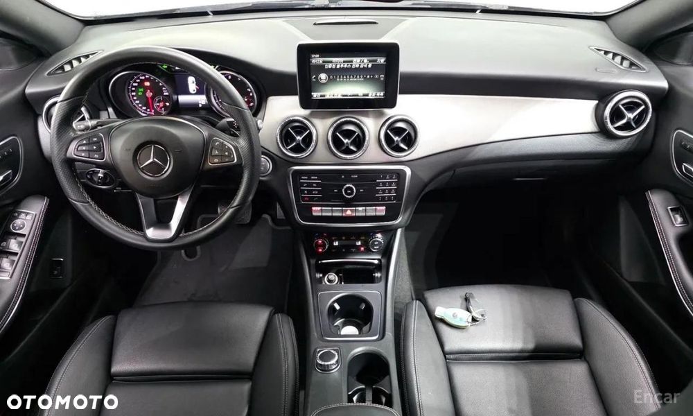 Mercedes-Benz CLA - 25