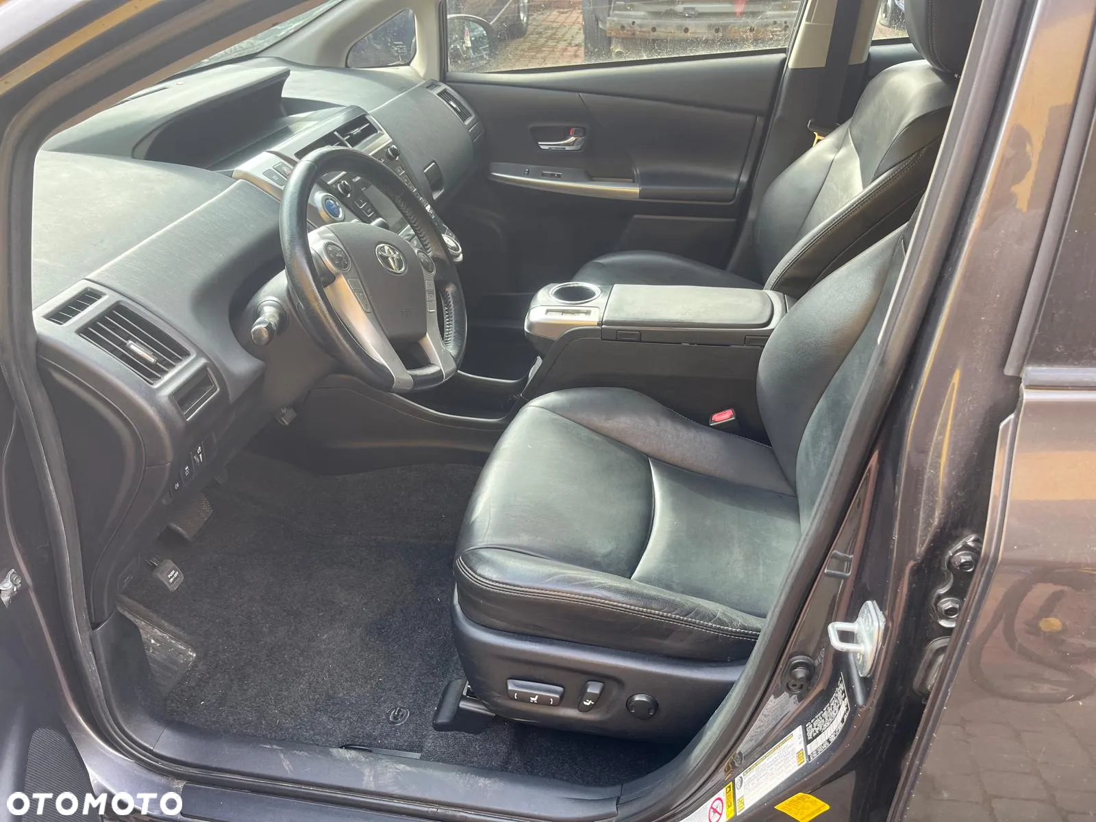 Toyota Prius+ (Hybrid) Executive - 3