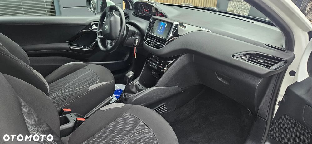 Peugeot 208 95 VTI Allure - 23