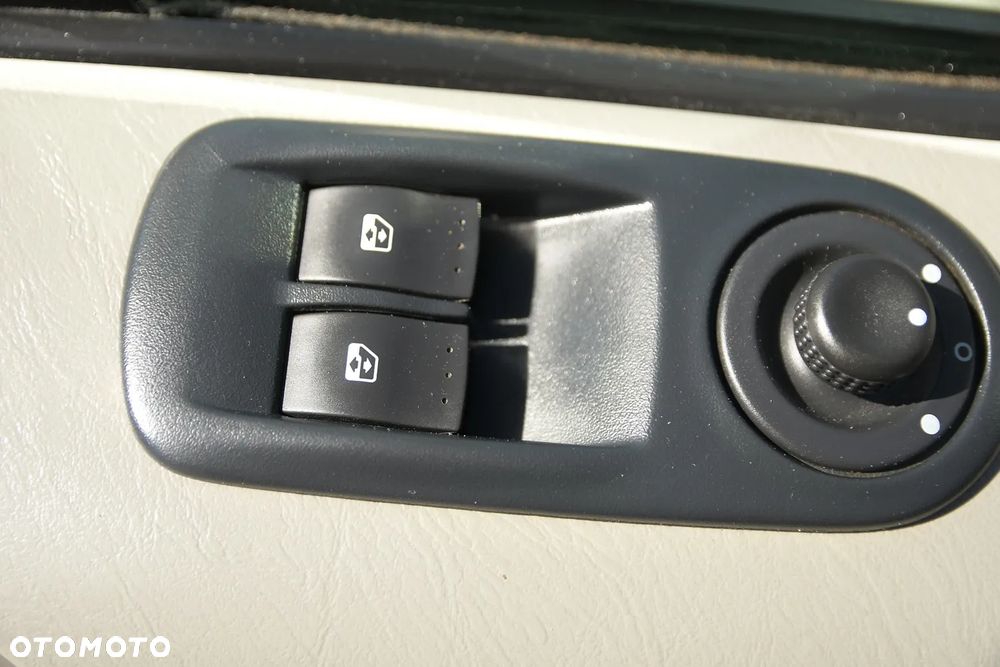 Opel Vivaro - 22
