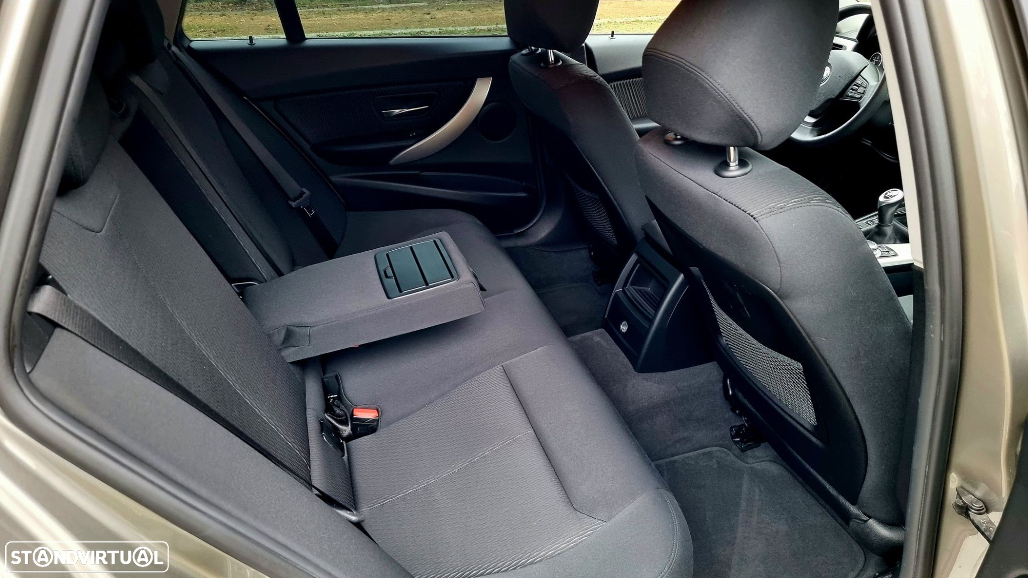 BMW 318 d Touring Advantage - 13