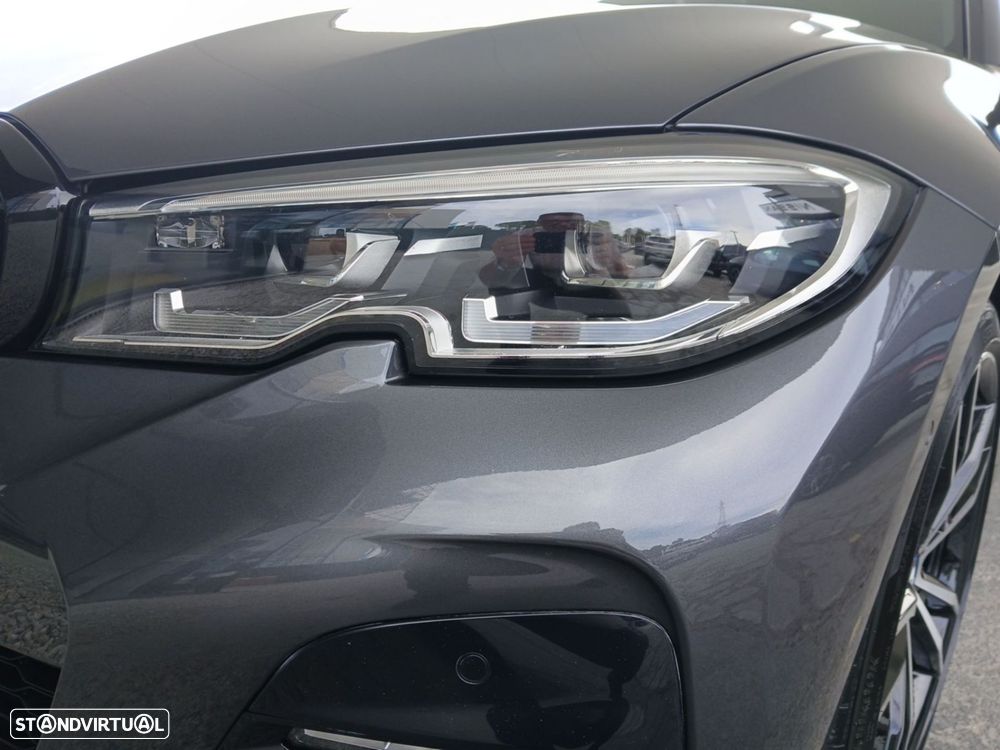 BMW 330 e Pack Desportivo M Auto - 3