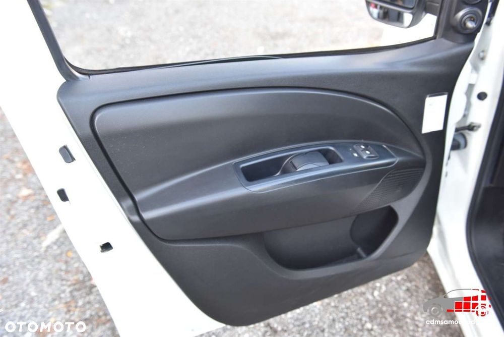 Opel COMBO - 12