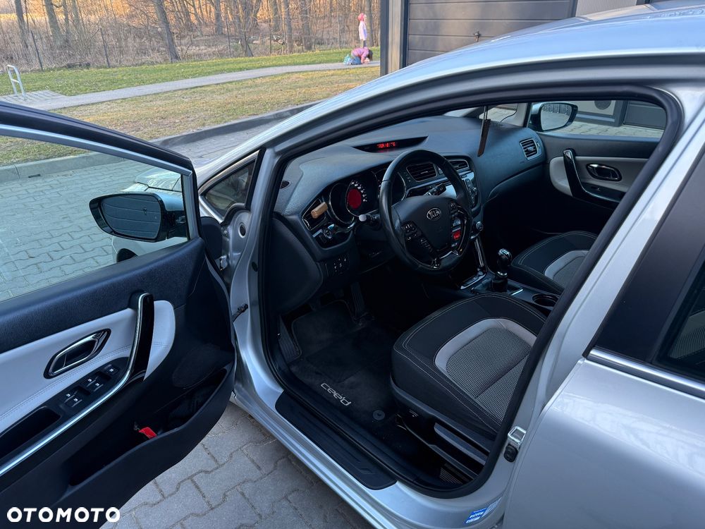 Kia Ceed 1.6 CRDi 128 Dream Team Edition - 8
