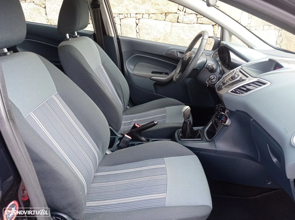 Ford Fiesta 1.25 Techno - 11