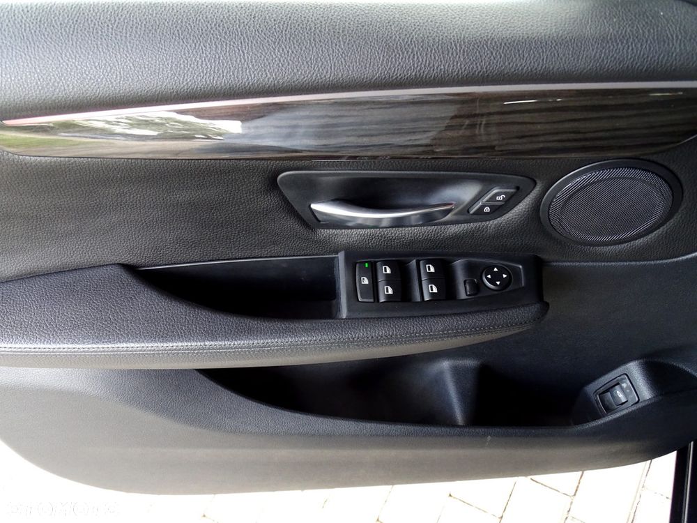 BMW Seria 2 216d Luxury Line - 9