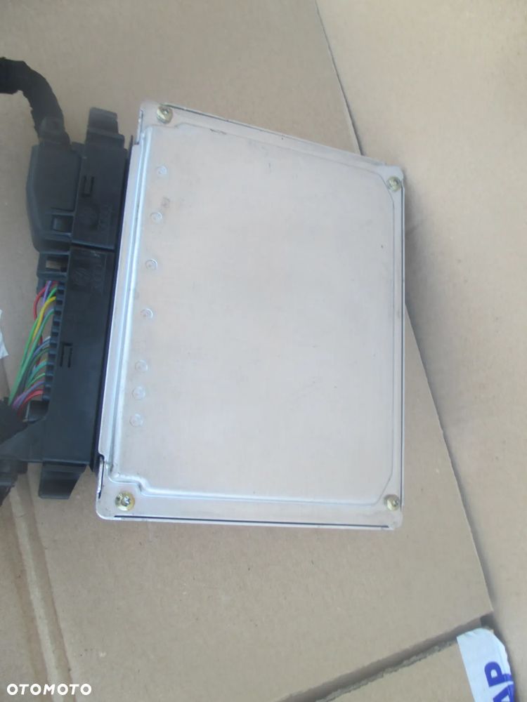 sterownik komputer Audi Passat 1.8 0261204805 8D0907558E - 3