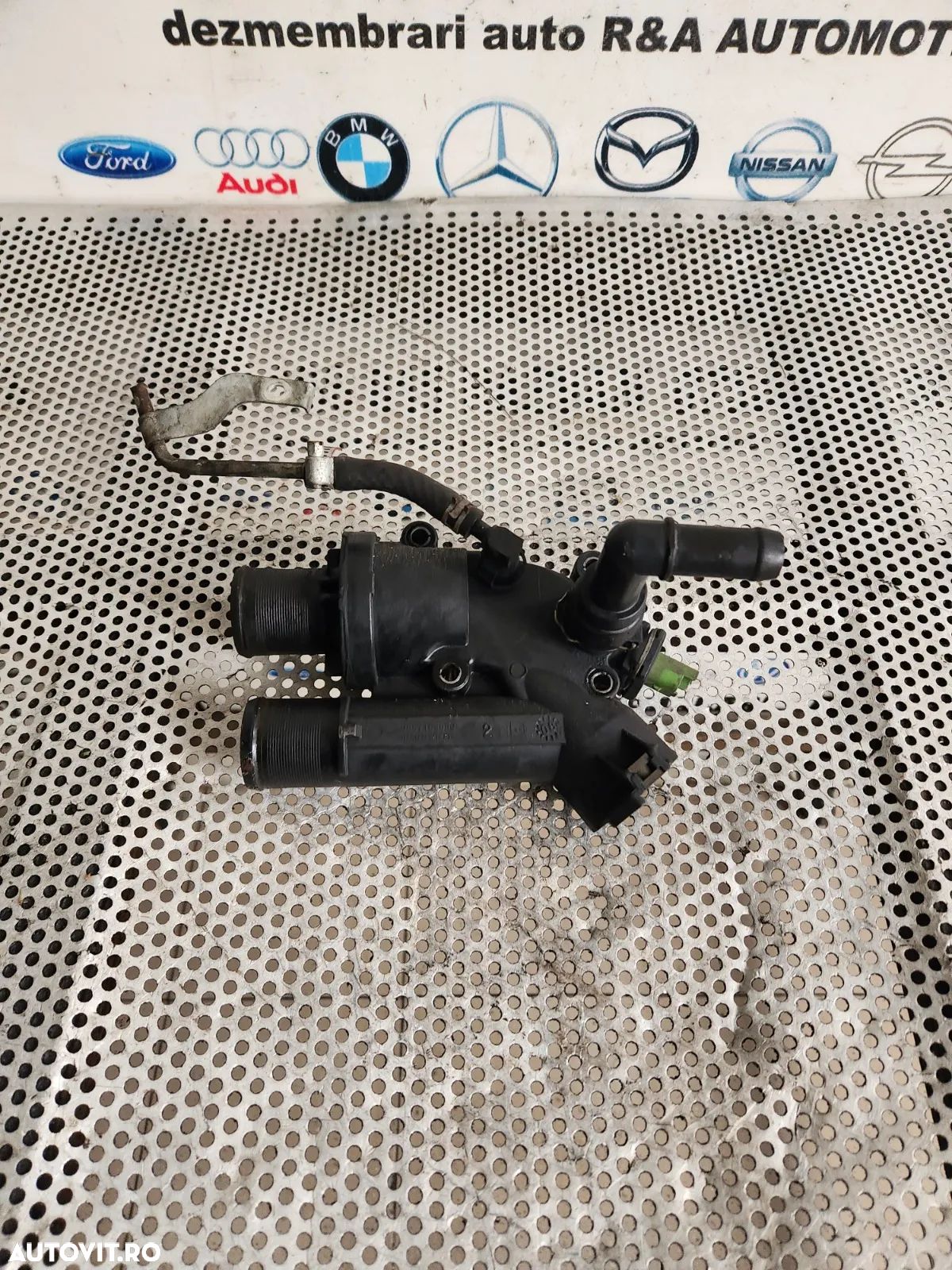 Corp Termostat Distribuitor Apa Citroen C5 C6 C8 C-Crosser Peugeot 4007 Mitsubishi Outlander Land R - 1