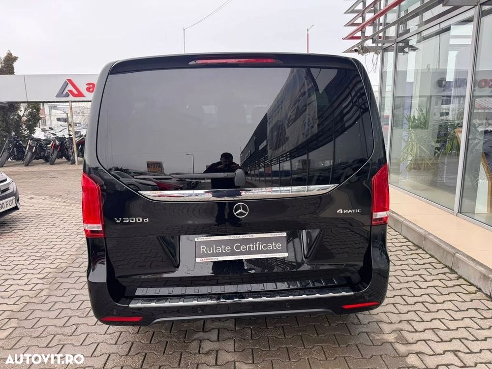 Mercedes-Benz V - 8