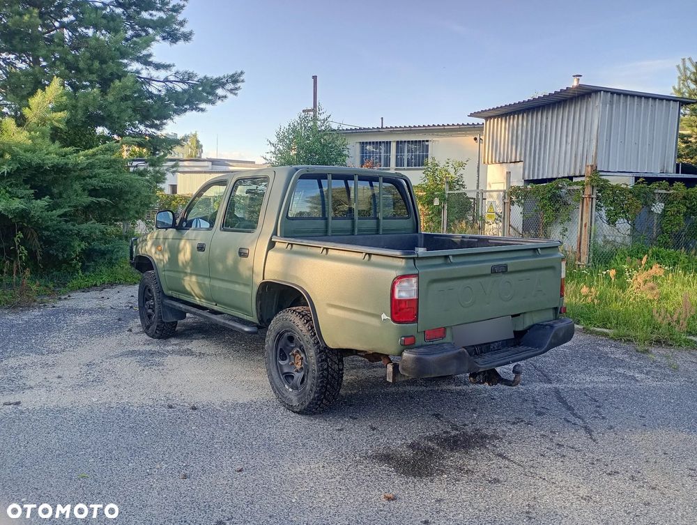 Toyota Hilux 4WD DLX - 8