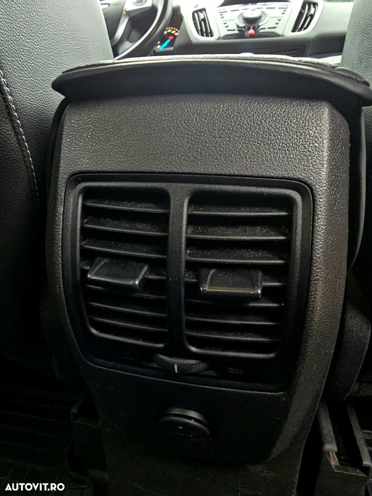 Ford Kuga 2.0 TDCi Powershift 4WD Titanium - 24