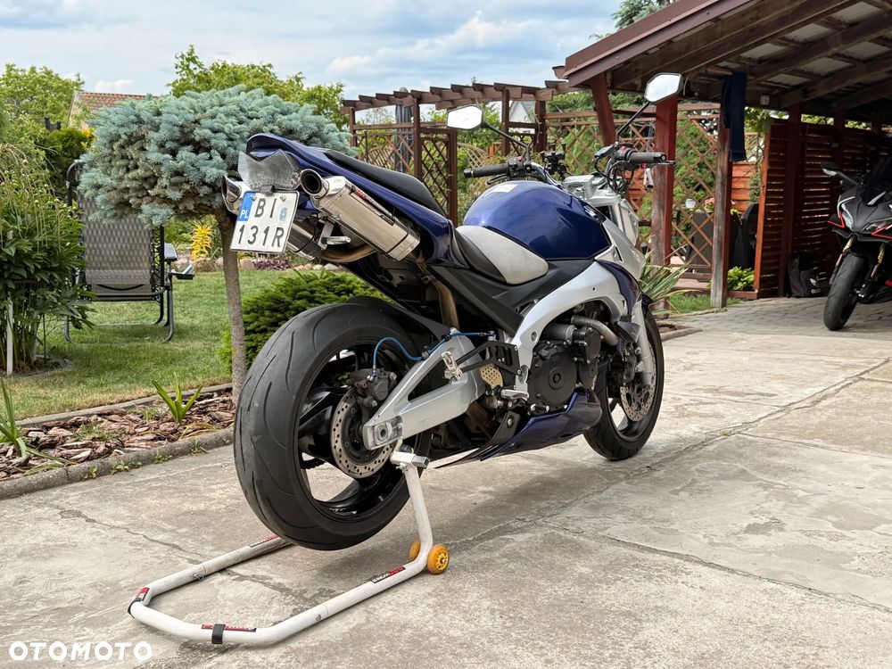 Suzuki GSR - 3