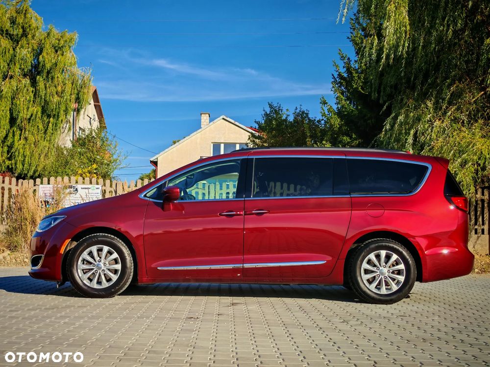 Chrysler Pacifica - 8
