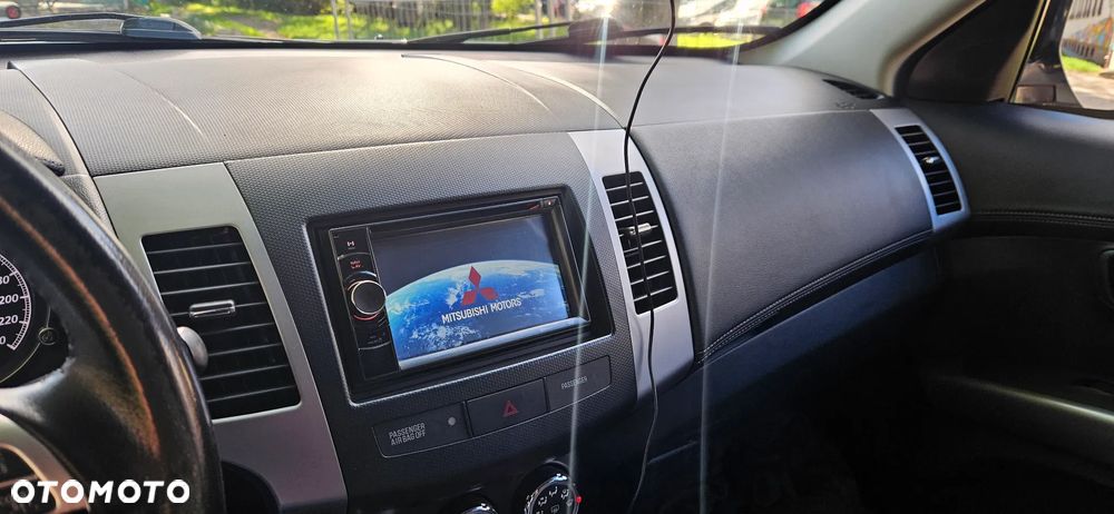 Mitsubishi Outlander - 12