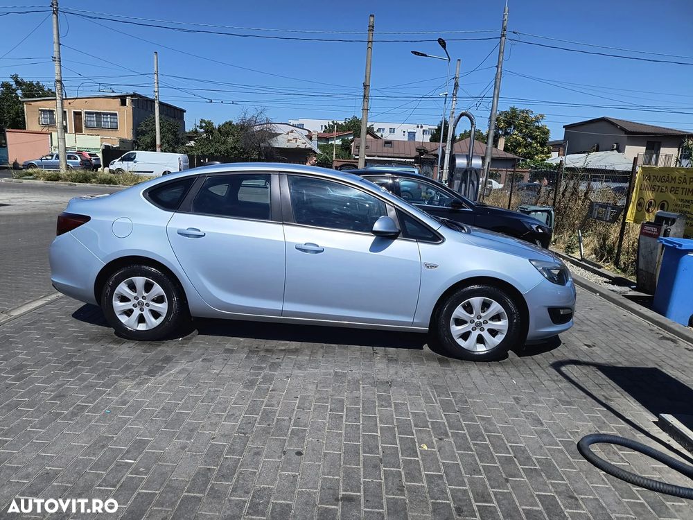 Opel Astra 1.4 Turbo Selection - 11