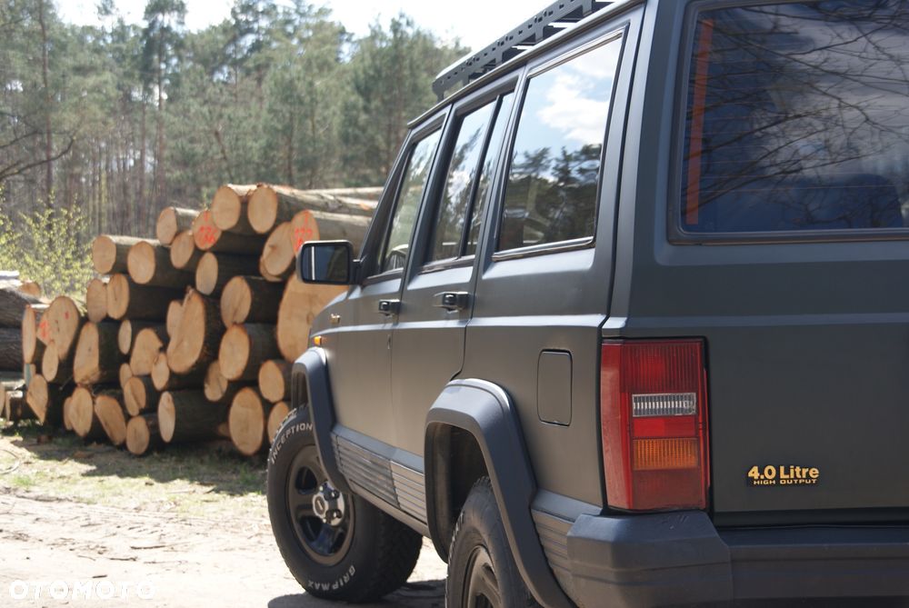 Jeep Cherokee - 15