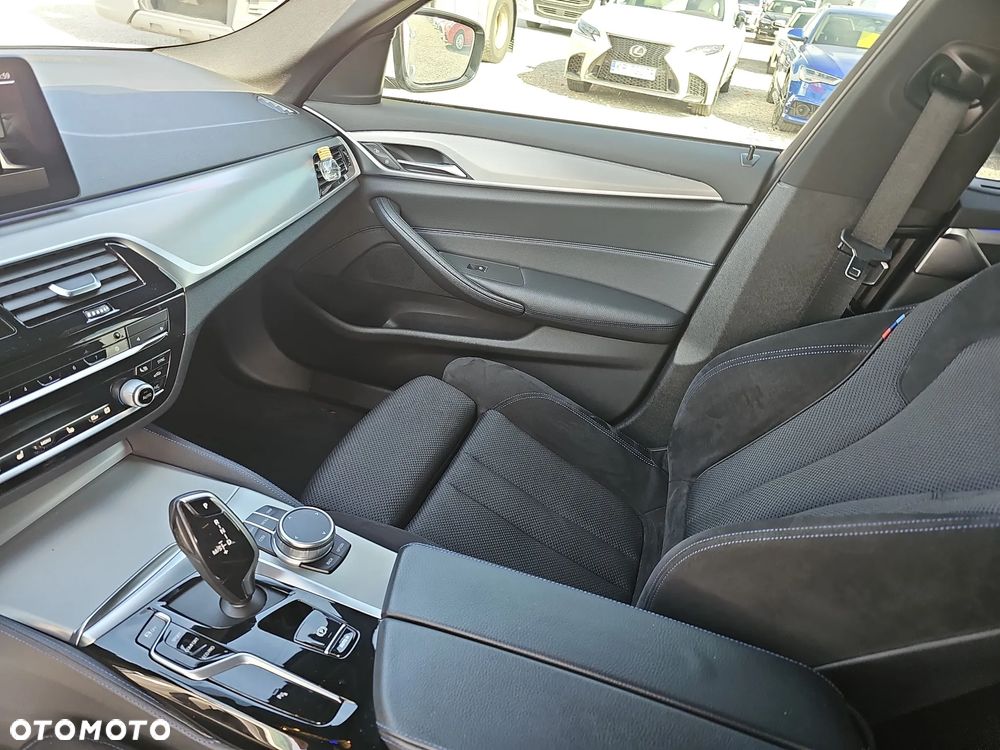 BMW Seria 5 520d xDrive - 16