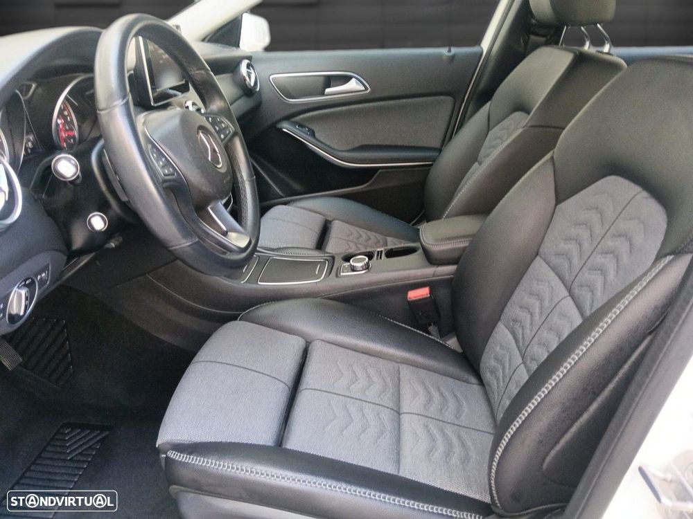 Mercedes-Benz GLA 220 4Matic 7G-DCT Style - 7