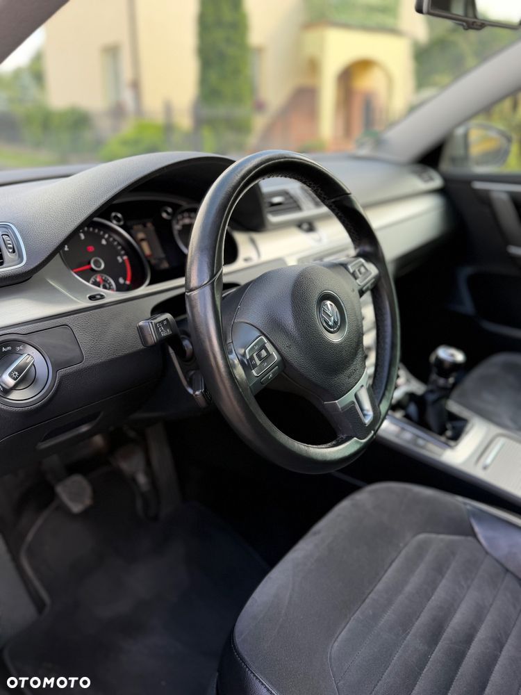 Volkswagen Passat 2.0 Blue TDI SCR Highline - 18