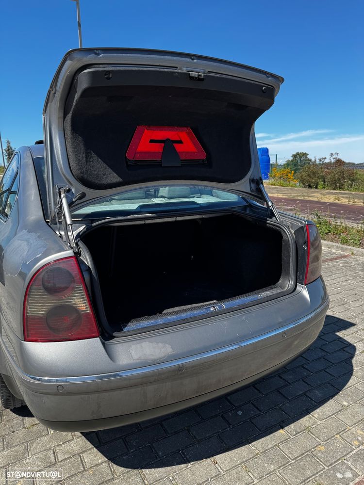 VW Passat 1.9 TDi Highline - 8