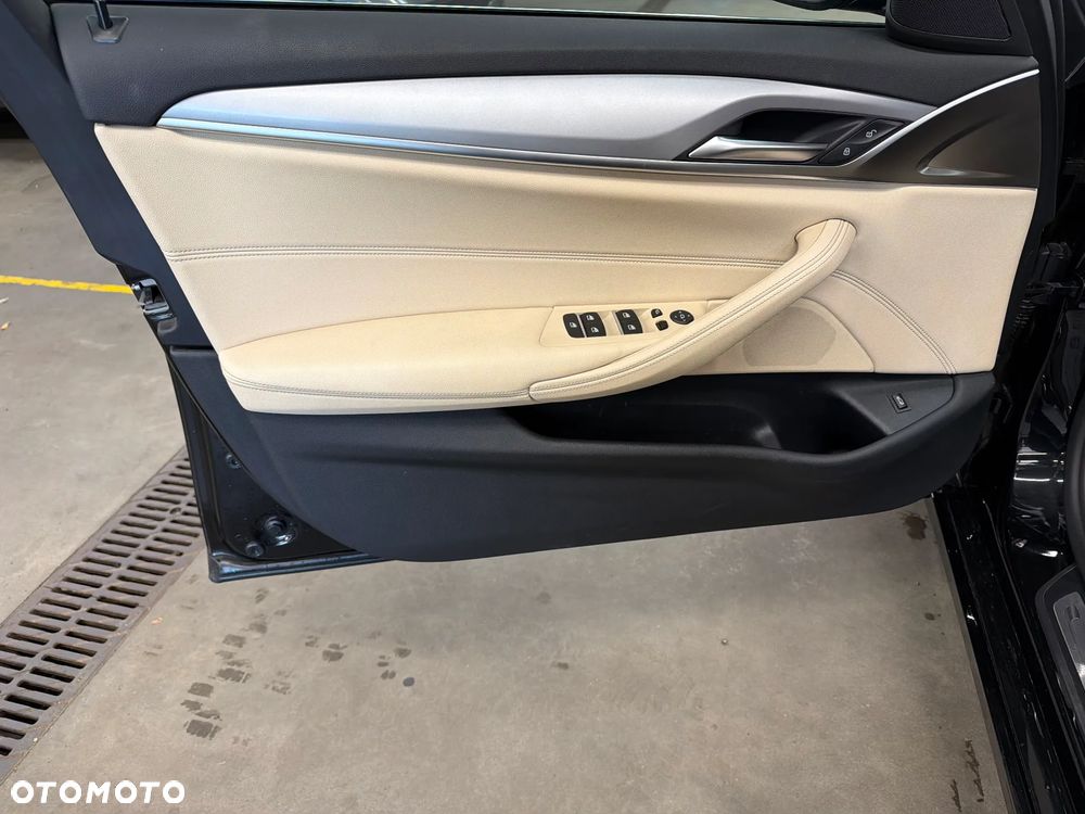 BMW Seria 5 520d MHEV - 25