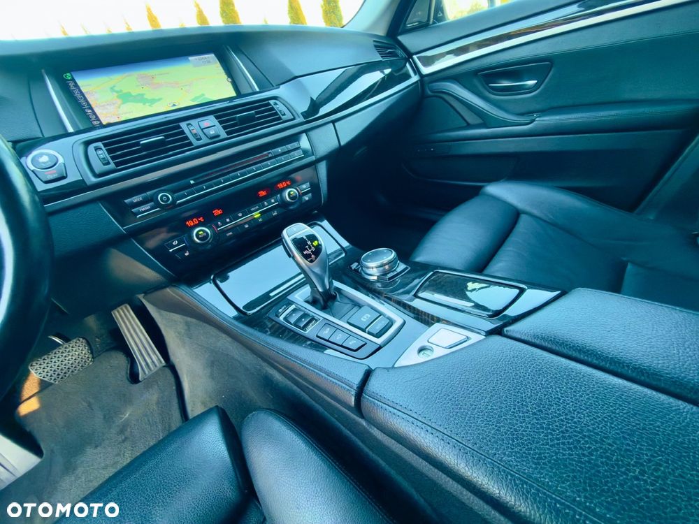 BMW Seria 5 528i xDrive Sport-Aut Luxury Line - 17