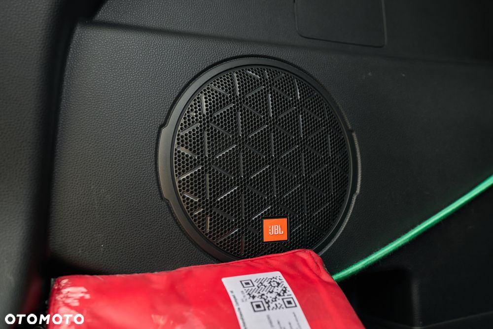 Toyota RAV4 2.5 Hybrid Black Edition by JBL 4x4 - 37